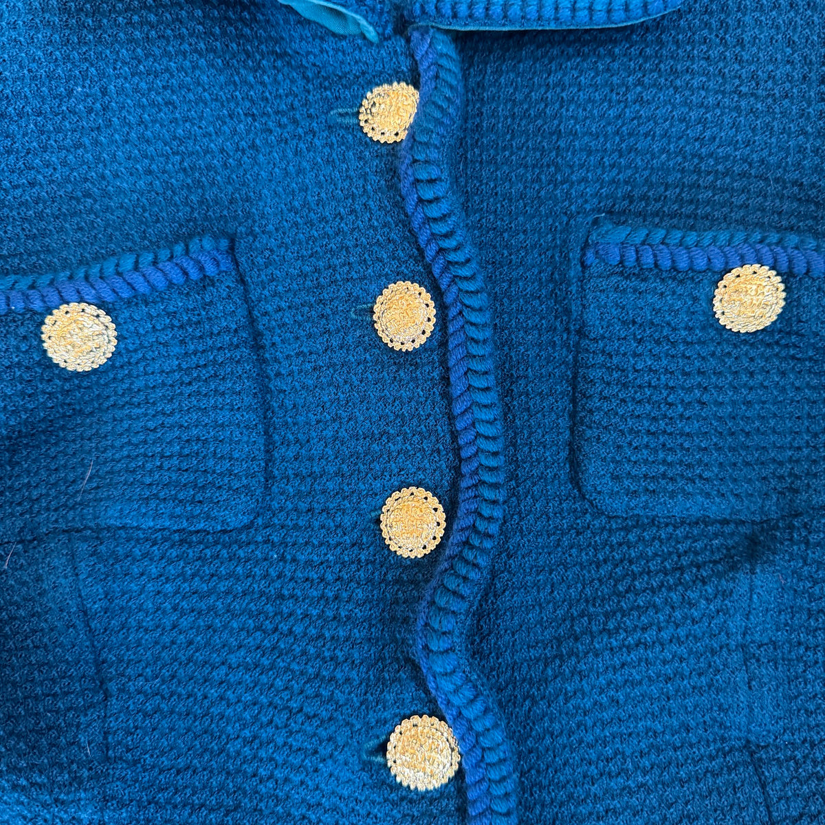 Gold buttons and pockets detail