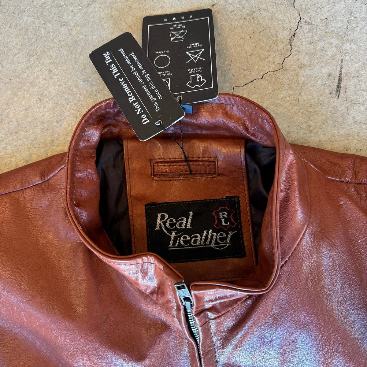Collar and label