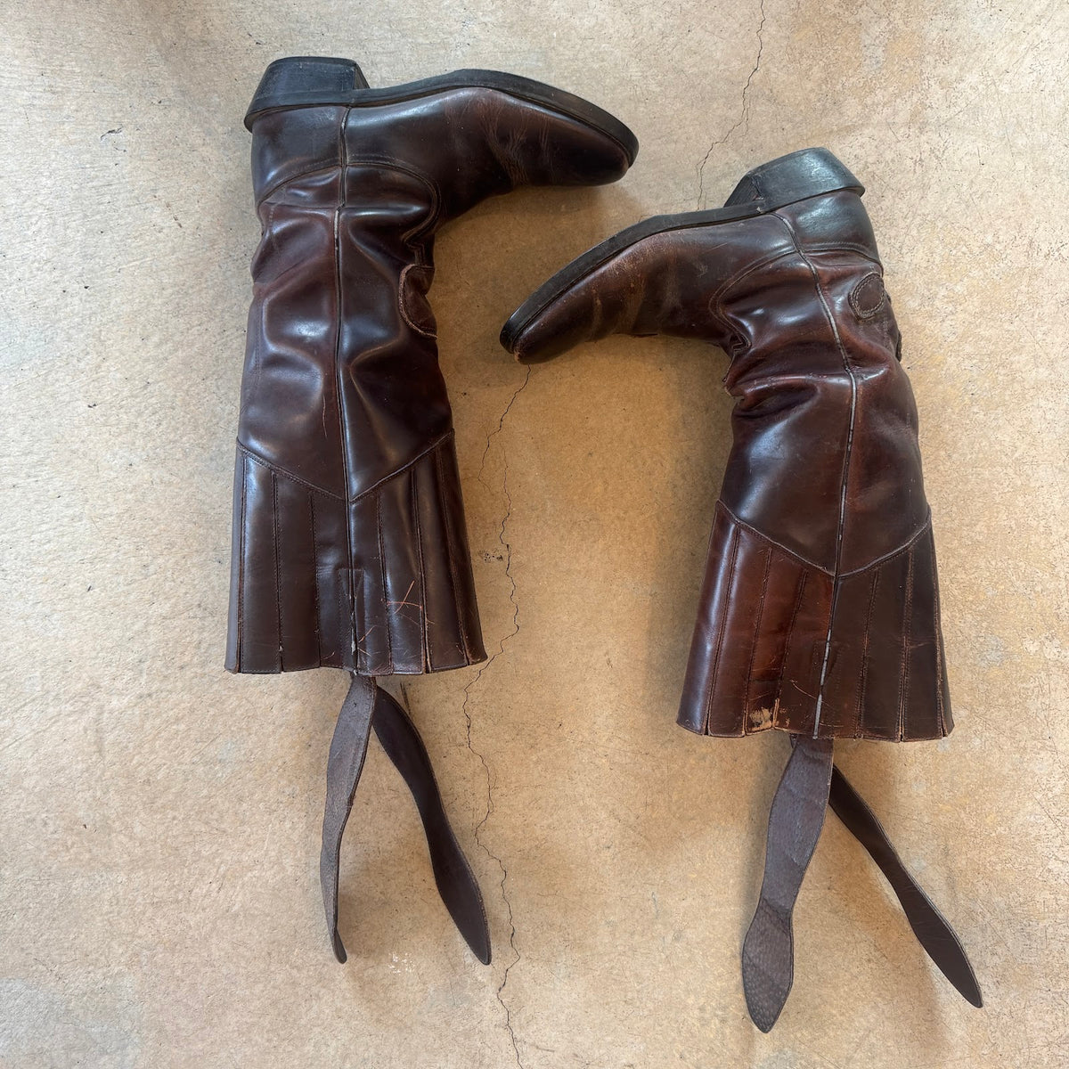 Boots with pull straps