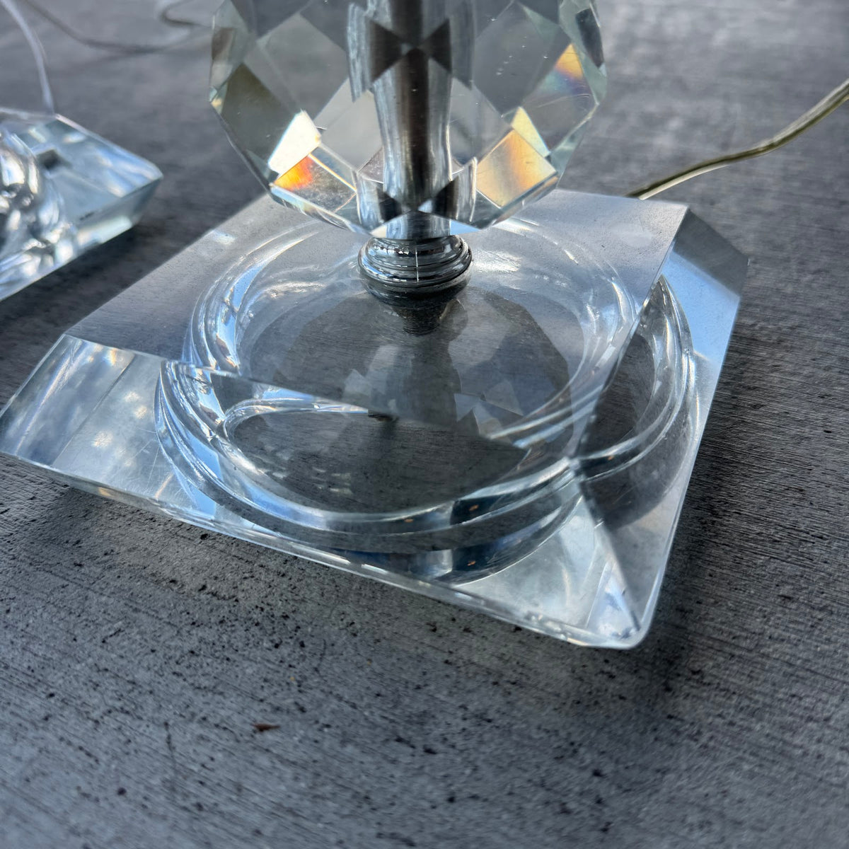 Square glass base detail
