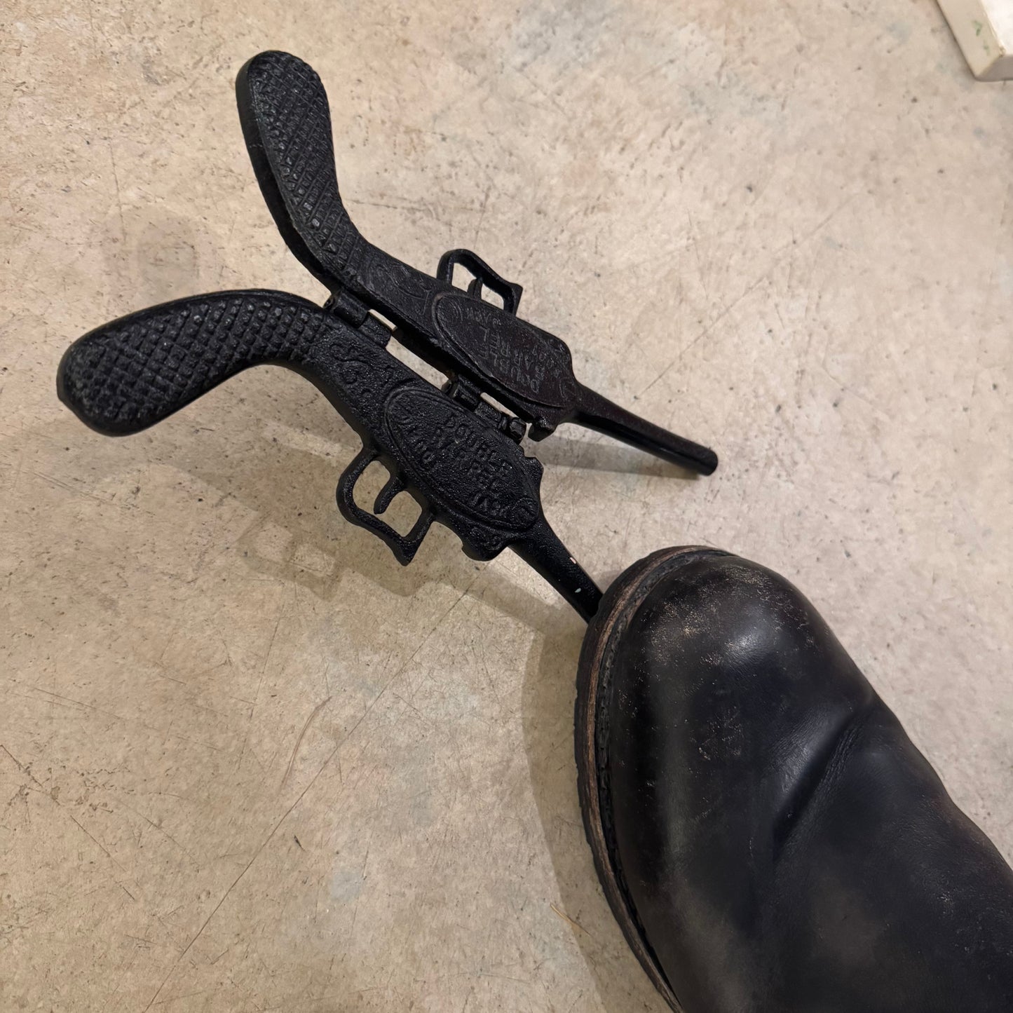 Cast iron Double Barrel Boot Jack